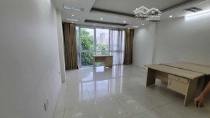 cho thuê văn phòng khuất duy tiến, diện tích 30 m2, phòng vuông vắn thoáng đẹp
