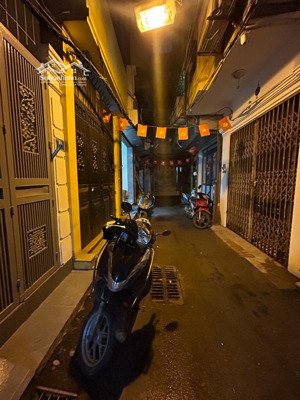 hàng hot quan hoa - nhà phân lô - ô tô lùi - dân xây chắc chắn - dt 42m2 x 4m - mt 3.5m