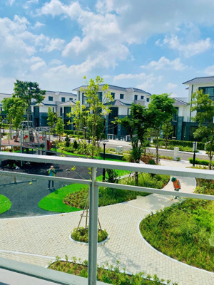 cần bán căn nhà 4 tầng - 102m2 mặt tiền đường 12m- nhà mới 100%- ngân hàng cho vay 70%