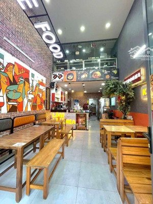 mặt tiền kinh doanh khuông việt nhà ngang lớn 4,7m , 80m2 4 tầng btct