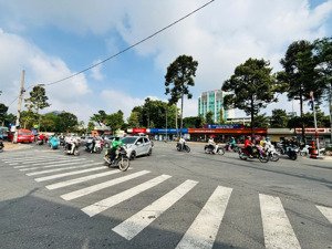 thu nhập 1.3tỷ/năm! bán chdv 3 tầng ngay đường võ văn ngân, thủ đức, dt: 254m2 ngang 13m, giá 31 tỷ