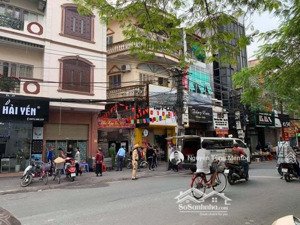 bán căn 3 tầng mặt phố lê lợi, cho thuê 1 phần đã mang về 300 triệu/năm