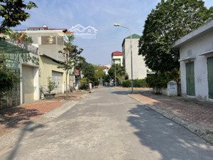 cần bán gấp lô đất 150m2, lô góc hai mặt tiền tại khu đấu giá 31ha, tt trâu quỳ.