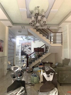 trệt 3 lầu 4,5x15m có 4pn 5wc hẻm xe hơi nguyễn tư giản p12 gv giá 16 triệu