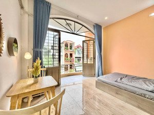 1pn ban công full nội thất còn thương lượng mạnh gần học viện cán bộ ngay mặt đường chu văn an