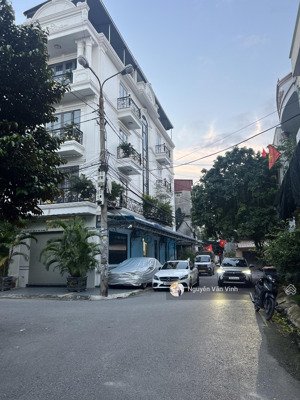 nhà đẹp nhất quán nam lê chân 80m2 * 4,5 full nội thất cao cấp lô góc có thang máy.