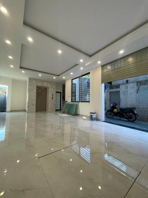 hơn 9 tỷ- nhà 70m2- 5 tầng thang máy-3 mặt thoáng tại sài đồng- long biên