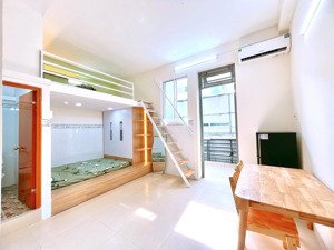 căn hộ 2 không gian ngủ có bancol riêng full nội thất ngay hồ văn huê