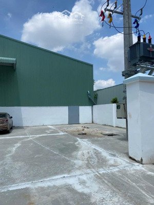 xưởng tân uyên bình dương 4000m2 vp 200m2 giấy tờ đầy đủ. sx nhiều ngành nghề, sx 24/24 ok