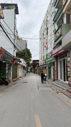 bán gấp nhà văn hội vị trí đẹp, kinh doanh tốt.