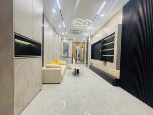 thượng thanh - ô tô sát nhà - 30m ra phố ô tô đỗ ngày đêm - full nội thất - thang máy - 11 tỷ xíu