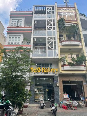 bán nhà mt thương hiệu quận 1. dt: 8x20m. cn: 150m2. kc : 5 tầng . giá bán 75 tỷ thương lượng