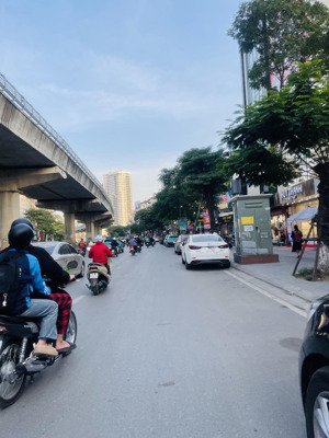 hồ tùng mậu, phân lô , ô tô tránh. cạnh trường đh thương mại, kinh doanh sầm uất. dt 110m², 4 tầng