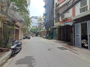 bán nhà mặt ngõ to thông rộng - kinh doanh sầm uất - cách vài bước chân ra mặt phố - nhà 5 tầng.