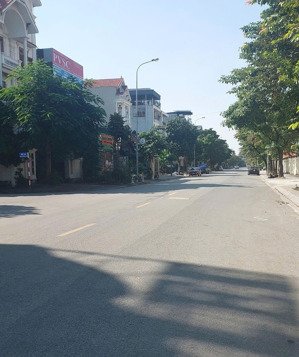 bán đất ngô xuân quảng, gia lâm, dt 140m, đường thông ô tô tránh, vỉa hè , kinh doanh, giá 18,x tỷ.