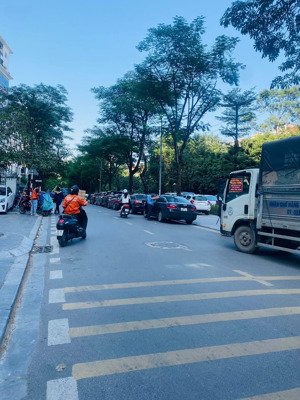 bán đất tặng nhà-phố duy tân-cầu giấy 100m*4 tầng,2 mặt ngõ continer tránh,vỉa hè rộng,kinh doanh