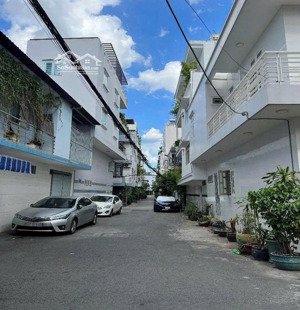 bán nhà mặt tiền xe hơi đỗ cửa trên trục đường vĩnh hội.