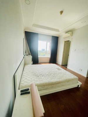 cho thuê căn hộ 3pn, 2wc, 22 triệu vnd, 131 m2 tại cao ốc phú nhuận, phú nhuận, tp.hcm