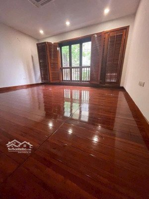bán nhà mặt phố nghĩa tân- quận cầu giấy, dt 80m2, mt lớn 5m.