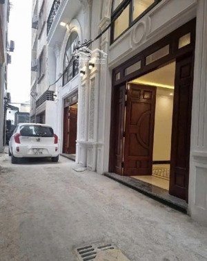 bán nhà dân xây 42m2 ,6 tầng , vị trí rất đẹp , oto đỗ cửa vào nhà ,gần trường , gần chợ ,10.9 tỷ.