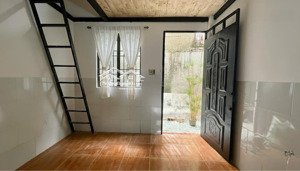 nhà trọ gần ngã tư song hành hóc môn - diện tích 81m2(5mx16.2m) - chỉ 1tr8/tháng