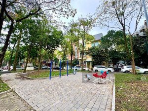 bán đất phố duy tân - 150m2 - ô tô tránh - vỉa hè - view vườn hoa - gần quận ủy cầu giấy