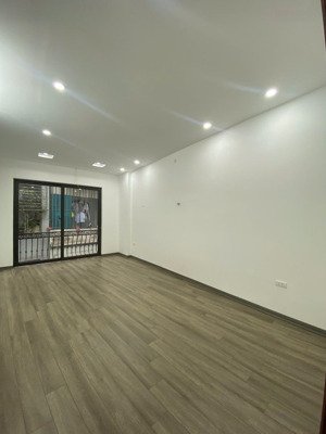 nhà 5 tầng mới tinh, thang máy, ngõ thoáng sáng trung tâm hào nam 39m nhỉnh 11 tỷ