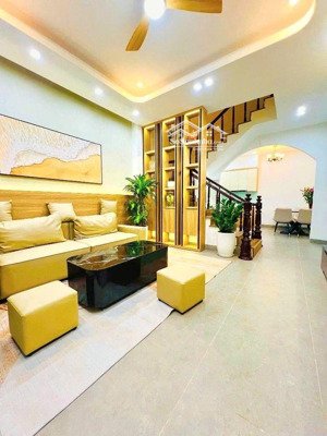 bán nhà phố nguyễn khang,cầu giấy diện tích 40m lô góc 3 mặt thoáng giá 13,2tỉ