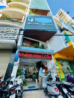 bán nhà + đất vị trí đẹp mặt tiền vòng xoay đường quang trung