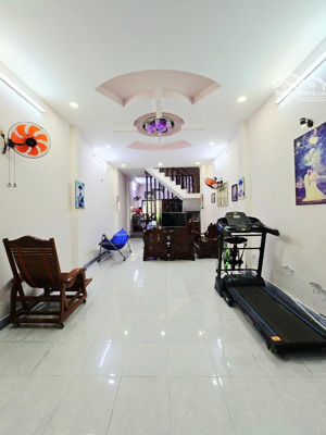 bán nhà 94m2 sd công nhận 76m2, 3 tầng, hoàn công đủ, đường ô tô, gần man thiện.