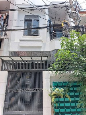 chỉ 8.1 tỷ nhà 2 tầng - hxh ngủ nhà - ngang gần 6m, 70m2 cn - 10 bước ra mt trường chinh