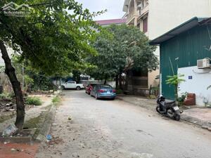 Chính chủ cần bán gấp lô đất đẹp tọa lạc tại trung tâm khu đấu giá tổ 8 Thạch Bàn, Long Biên