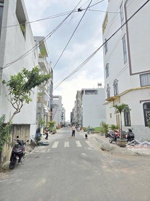 ngang lớn 5m - ngay hương lộ 2 nối dài khu phân lô toàn nhà cao tầng 5 x 14m xe tải thông