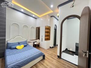 NHÀ MÁI THÁI CÓ SÂN ĐẬU Ô TÔ GẦN PHẠM THÁI BƯỜNG PHƯỜNG 4 VĨNH LONG