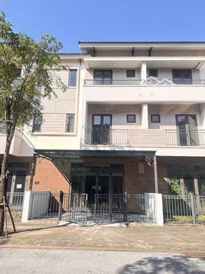 bán nhanh căn 3 tầng 90 m hướng tây chủ nhà dễ tính