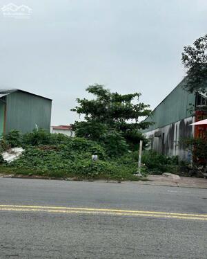  LÔ ĐẤT GIÁ TỐT CHO KHÁCH CHỐT NHANH! CẦN BÁN GẤP TẠI MẶT TIỀN TRUNG TÂM BẾN LỨC