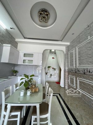 chính chủ bán gấp nhà 3 tầng mặt tiền trường chinh, giá rẻ bất ngờ! liên hệ: - hợp