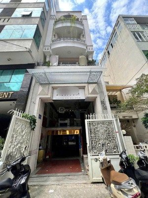 cho thuê nhà ngang 5m, có tháng máy. võ văn tần, quận 3.gía chỉ 4x triệu.