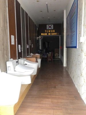 cho thuê mặt bằng hoàng quốc việt đối diện tháp hoà bình ngay gần chợ nghĩa tân