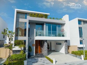 chính chủ cần tiền bán gấp căn biệt thự 2 tầng - nam việt á - gần sông hàn,full nội thất gỗ cao cấp