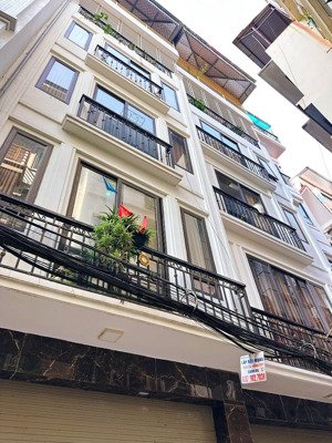 bán nhà đường cầu giấy - 40m2 - 7tầng thang máy - nhà mới - gần phố