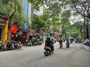 hàng kín mít ở hoàng cầu! bán ngôi nhà tình yêu 8 tầng thang máy, 13 phòng, ô tô đỗ cửa. xem gấp!