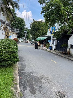 bán mặt tiền đường 182 tnpa q9 ngang 6.3m - tổng 110m - chỉ 9.9 tỷ