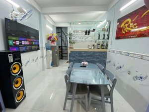 cho thuê nhà nguyên căn ở ngay 1 trệt 1 lầu, 2 phòng ngủ, giá 4,5 triệu, gần full nội thất