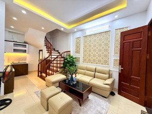 giảm giá! nhà trường chinh, 2p ra ô tô, 3gác tránh, trước nhà sáng thoáng, ở ngay 42m5t