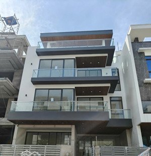 cho thuê nguyên căn nhà văn phòng saigon mystery - 90tr/ tháng - nhà mới 100% -1 hầm 4 tầng -650m²