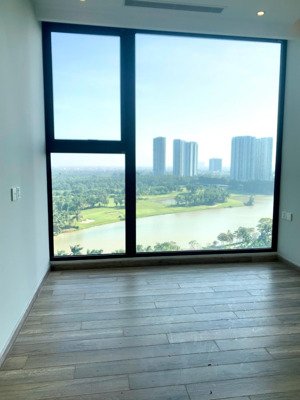 bán căn 2 ngủ toà l1 landmark view sân golf, hồ thiên nga giá 6.580 tỷ bao phí
