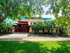 biệt thự gỗ vip đường an dương vương giáp q6 dt sổ 660m2 full thổ + 240m2 phía sau chưa vào sổ tổn