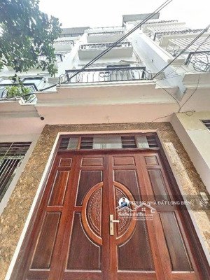 chính chủ gửi nhà bán nhà 40m2 x 5t đối diện aeon mall 206 cổ linh thông ra bát khối nhà đẹp mới