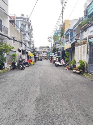 bán nhà mới đẹp -hẻm xe hơi thông -80m-3 tang 4pn- mới đẹp ở ngay- hồ học lãm an lạc chỉ 6ty900 tl